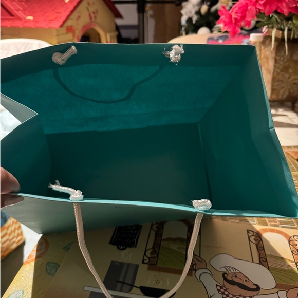 Tiff & Co. - Picture 3 of 5